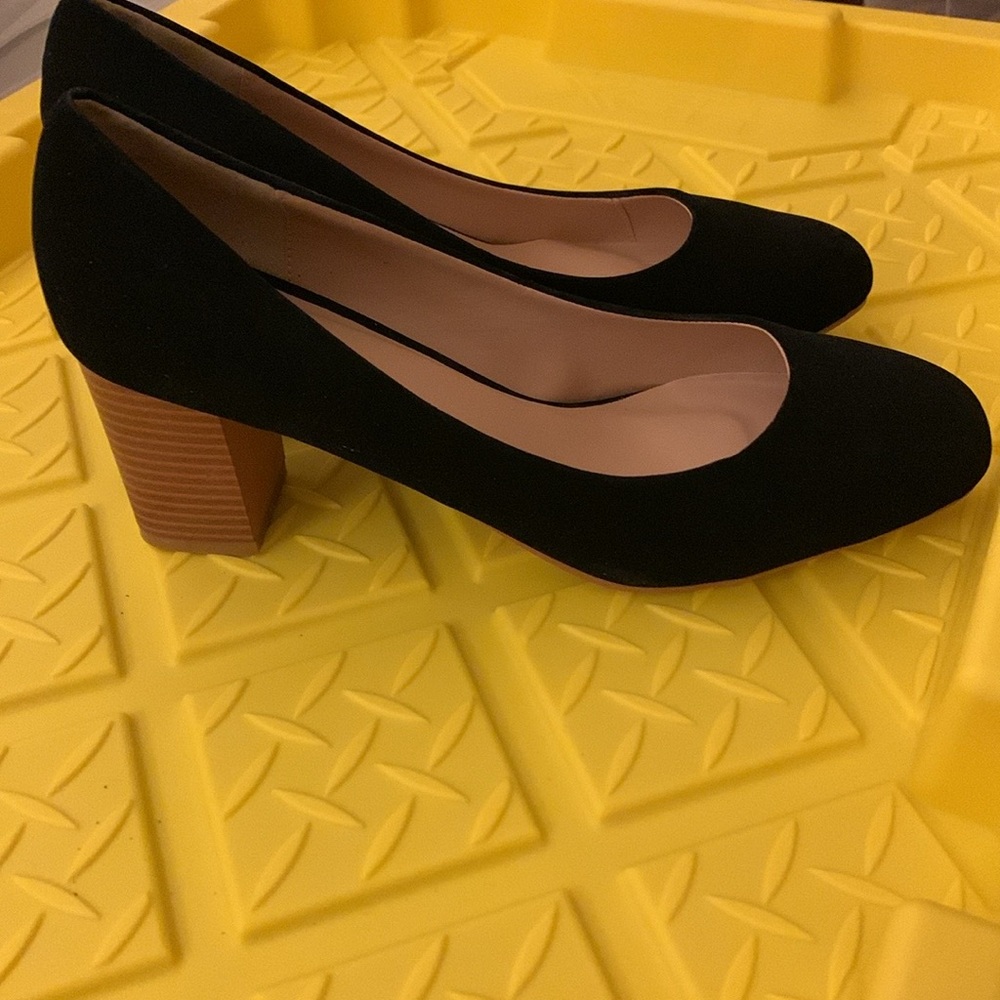 NWT Women’s Black Shoes Size 8 1/2